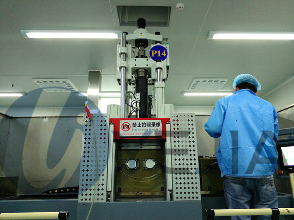 火狐电竞光电液态硅胶注塑机设备